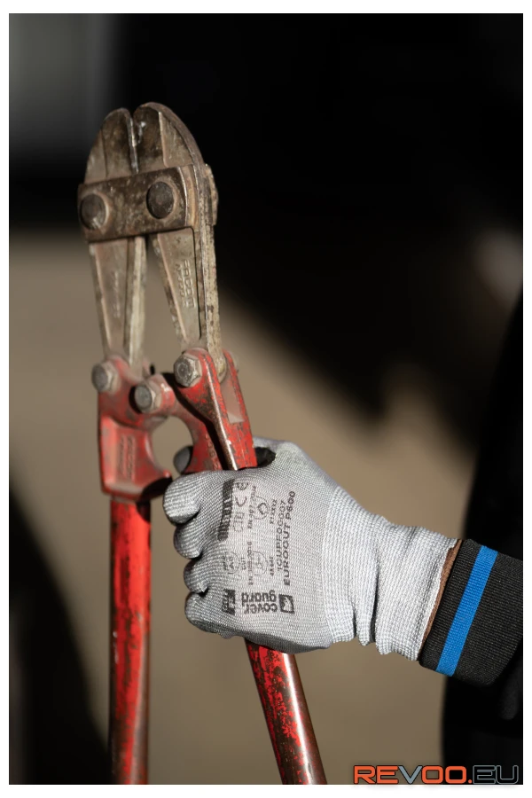 Eurocut P600 PU mártott vágásbiztos kesztyű   Coverguard 1CUPF00 6.